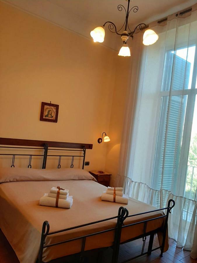 B&B Conte Cavour Nápoles Exterior foto